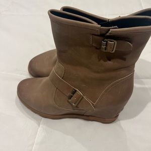 Sorel boots sz 10.5 in new used condition.